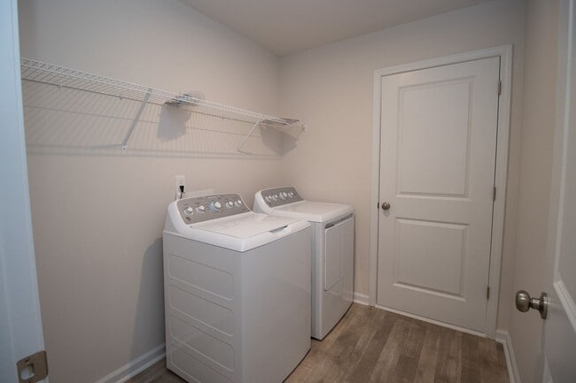 Building Photo - Spacious 4-Bedroom Home - Convenient to Fo...