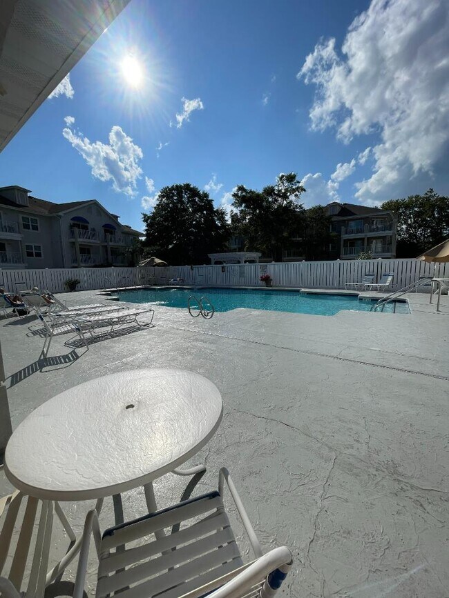 Building Photo - 908 Resort Cir