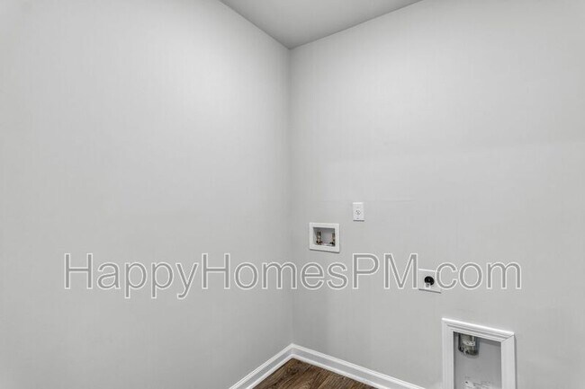 Building Photo - 303 Black Birch Dr