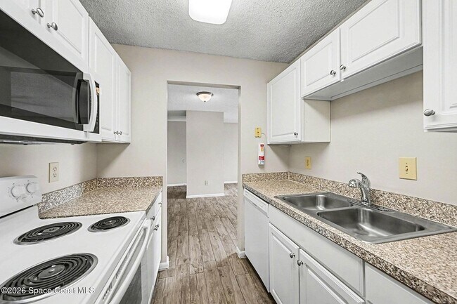 Building Photo - 3590 Sable Palm Ln