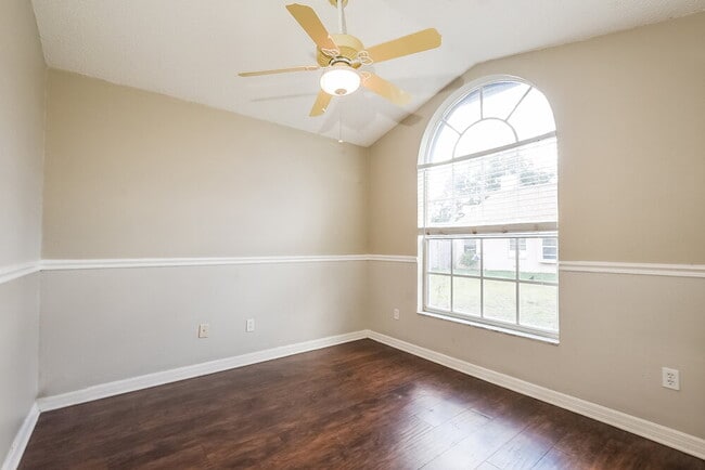 Building Photo - 593 Brightview Dr