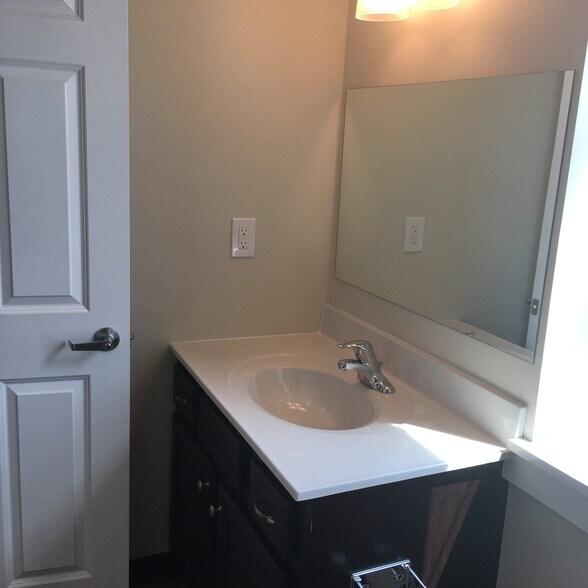 Building Photo - 602 N Queen St