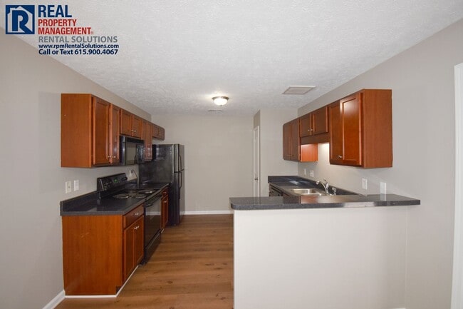 Building Photo - Adorable 3-bedroom home in Murfreesboro on a corner lot! Attached garage and washer and dryer hoo...