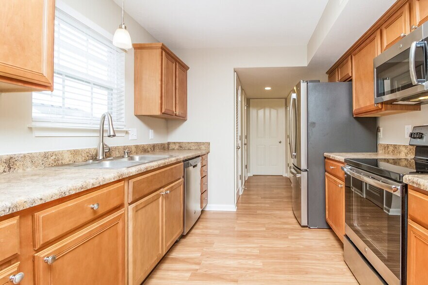 Building Photo - 843 Kanatak Ln