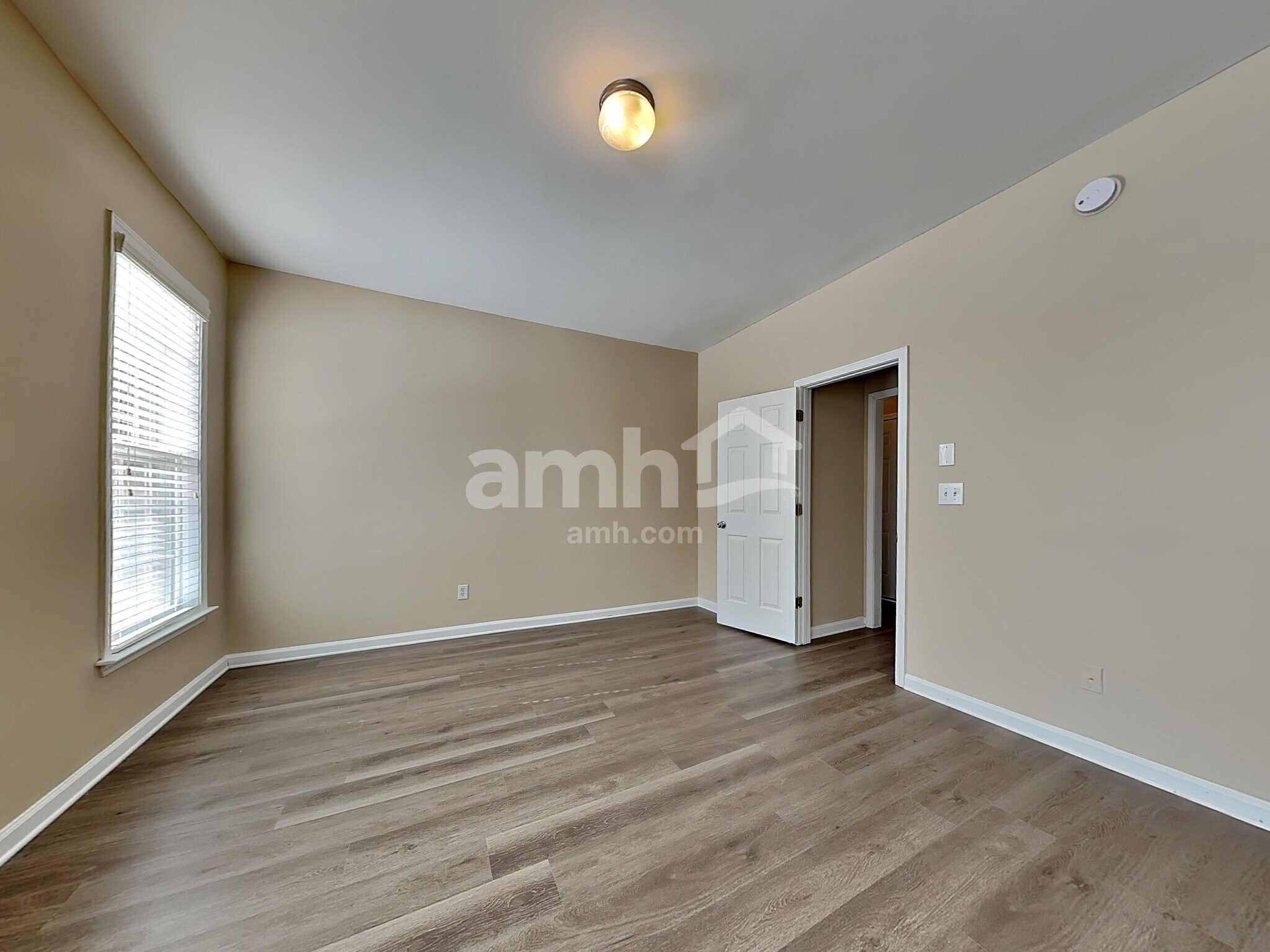 Building Photo - 216 Haywood Ln