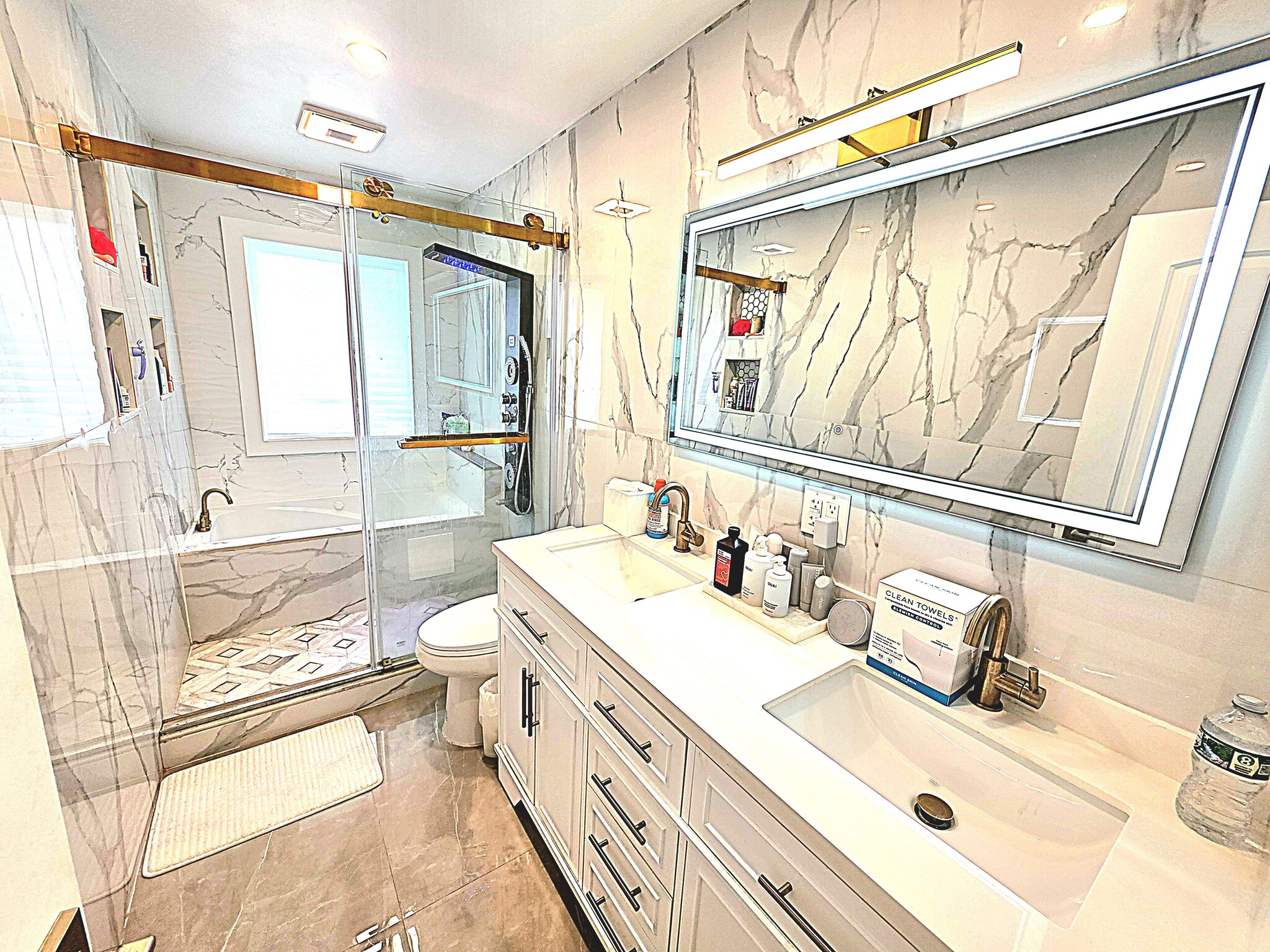 Building Photo - 640 Derby Ave