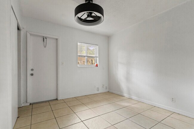 Building Photo - 709 SW 13th Ave