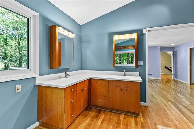 Building Photo - 755 Nile Dr
