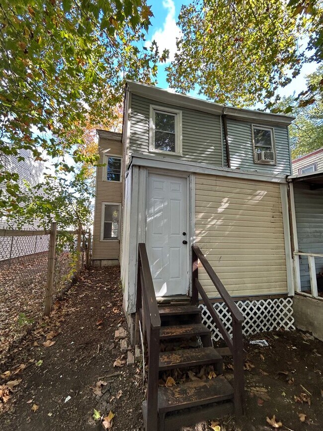 Building Photo - 89 Poplar St