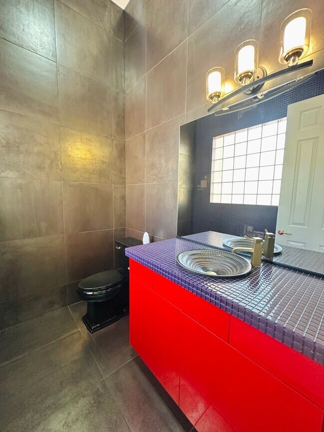 Building Photo - Stunning home with pool in prestigious Eagle Hills!