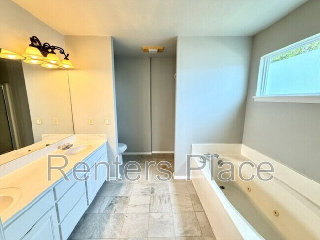 Building Photo - 2012 S Aster Ave