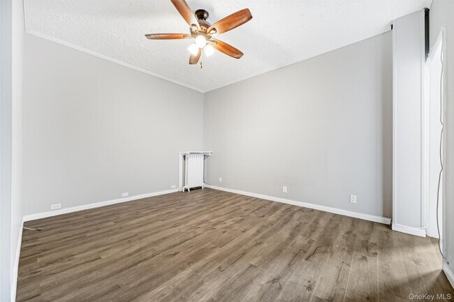 Building Photo - 17 Lawrence Ave