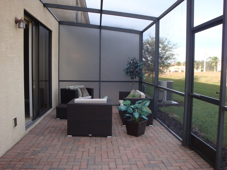 Building Photo - 1250 Clove Dr