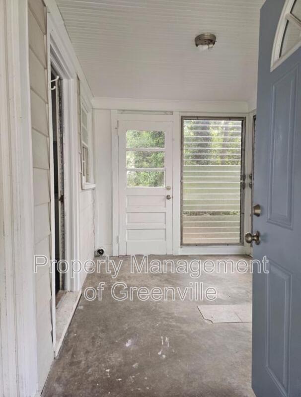 Building Photo - 117 White Oak Dr