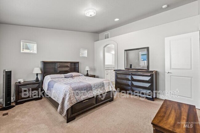 Building Photo - Baxter Way, 319 N.