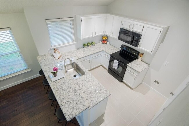 Building Photo - Boxwood Drive