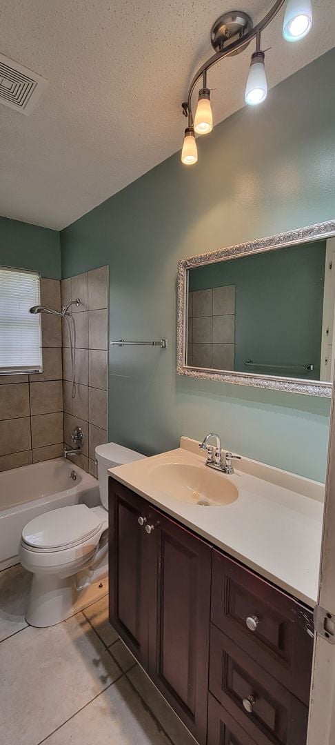 Building Photo - Gorgeous 3 bedroom/1.5 bath home!