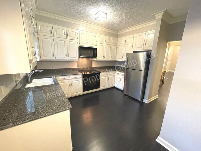 Building Photo - EXCELLENT LOCATION - 2BD/2BA FOR RENT