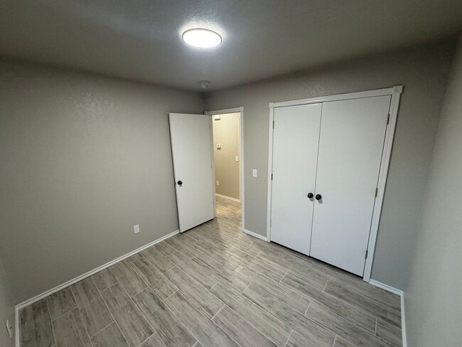 Building Photo - Storm Shelter!!! This 3 bed, 2 bath, 2 Car Garage home has new paint, kitchen and bathroom granit...