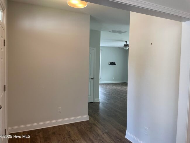 Building Photo - 3135 S Rocklund Ct