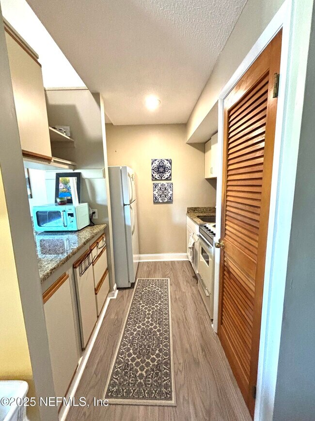 Building Photo - 1255 Ponce Island Dr