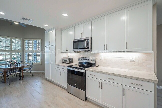 Building Photo - 10527 E Fanfol Ln