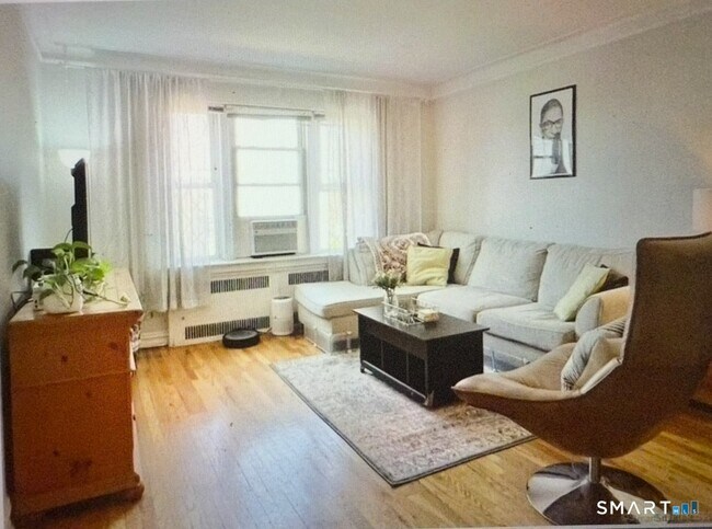 Building Photo - 70 Strawberry Hill Ave