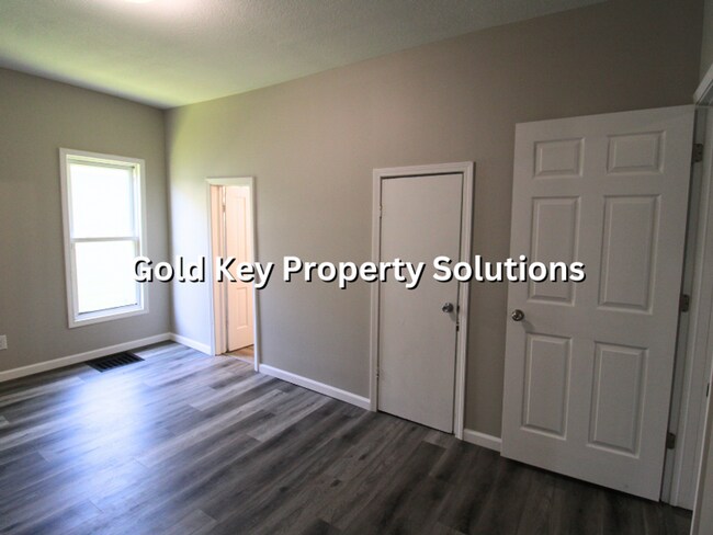 Building Photo - COMING SOON!! Spacious 3 BR 1 BA with Covered Porch and Garage (SECTION 8 APPROVED)