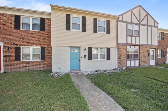 Building Photo - New Listing in Virginia Beach!
