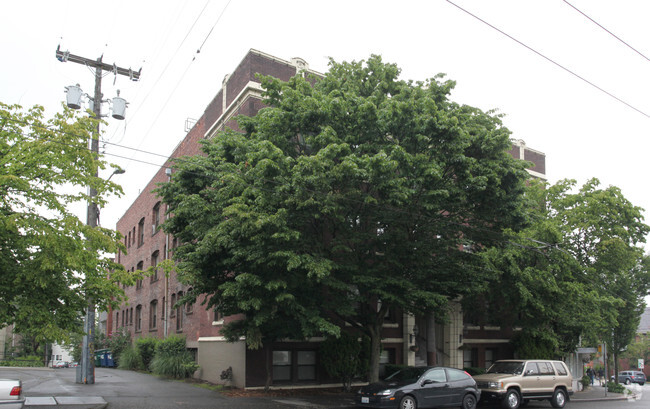 Building Photo - Maxmillian Apartments