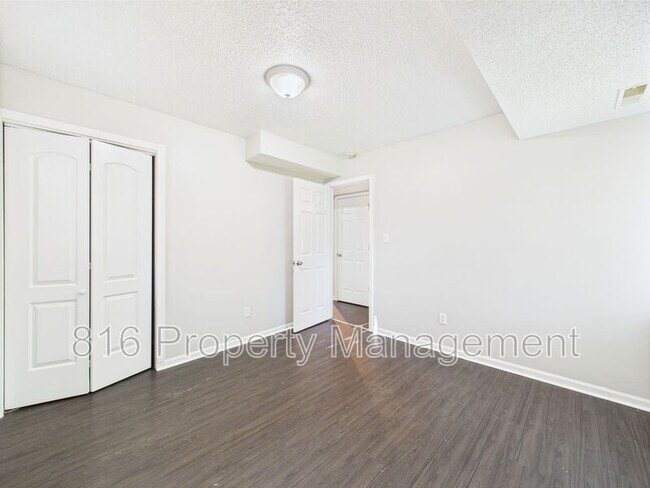 Building Photo - 1229 W Hayward Ave