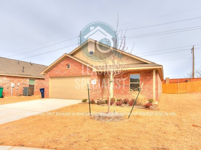 Building Photo - MOVE IN SPECIAL on This Spacious 3 Bed 2 B...