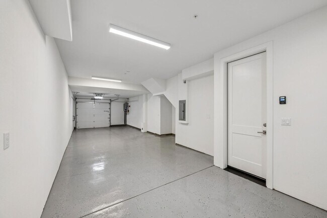 Building Photo - 3479 Client Cmn