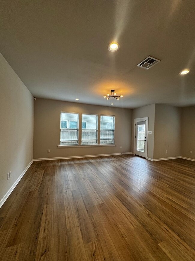 Building Photo - 1003 Bengal Crossing Ave