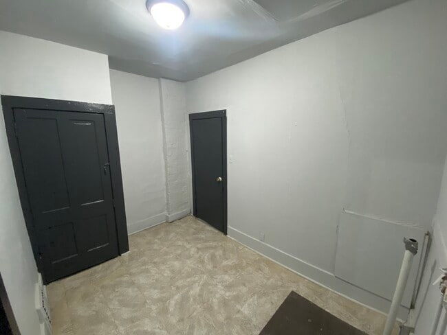 Building Photo - 924 N Franklin St