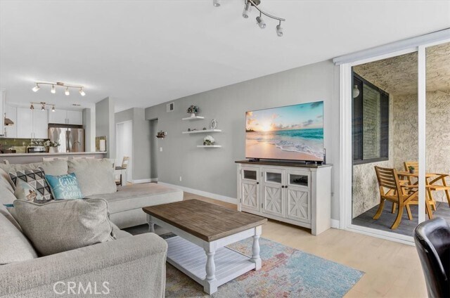 Building Photo - 1140 E Ocean Blvd