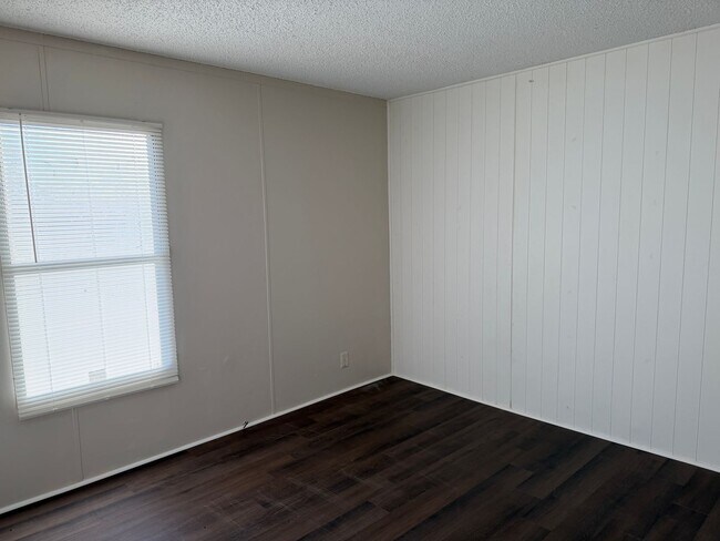 Building Photo - 951 N Bucks Pocket Rd SE