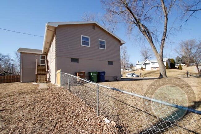 Building Photo - Charming 6 Bed 2 Bath Home Near the Offutt