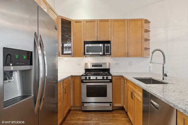 Building Photo - 525 W Superior St