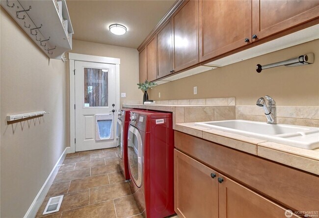 Building Photo - 4bd/2.5ba Kirkland House