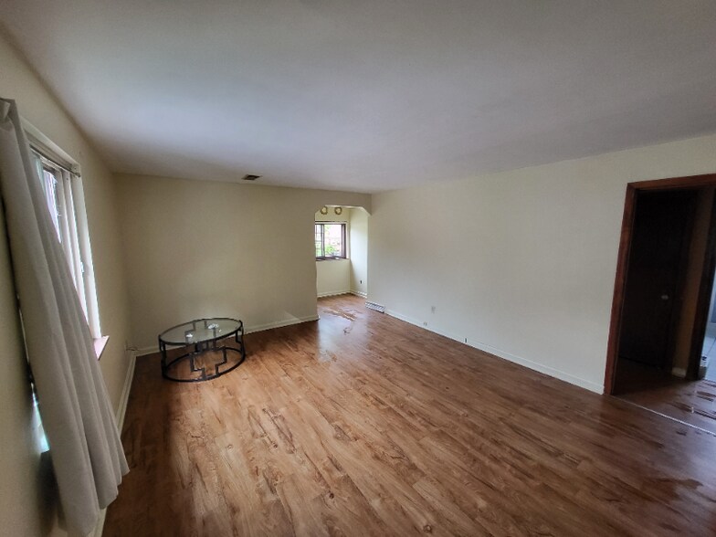 Primary Photo - 5141 Sumter Ave