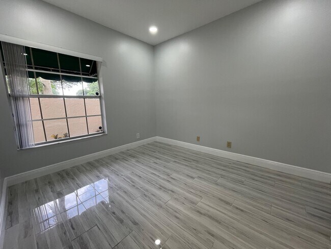 Building Photo - 6526 Via Regina