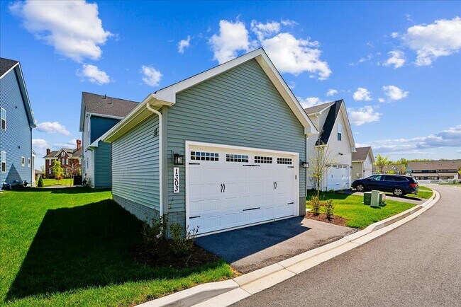 Building Photo - 1303 Potomac View Pkwy