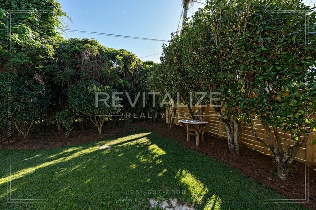 Building Photo - Perfect 3 Bd / 2 Ba Olde Towne Daphne Home!