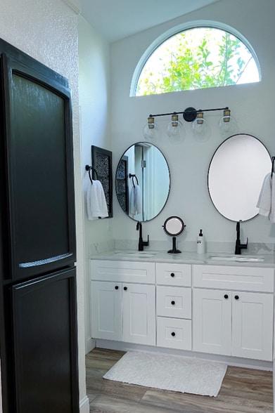 Building Photo - 9161 Kneeland Ct