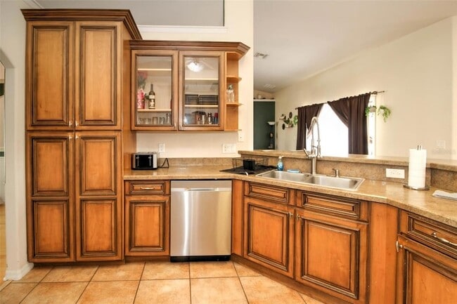 Building Photo - 4938 SW 99th Pl