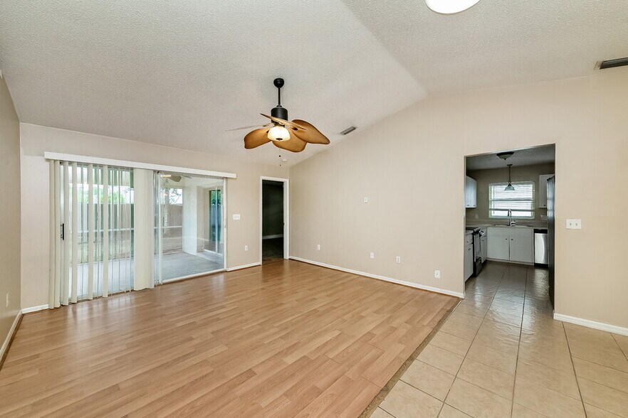 Building Photo - 4208 76th Dr E