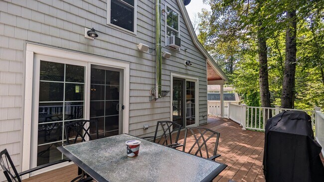 Building Photo - 52 Crestview Dr