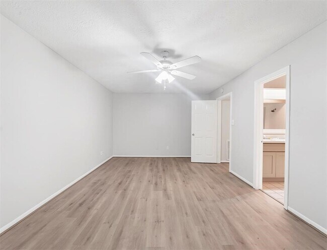 Building Photo - 23227 Timberbrook Dr