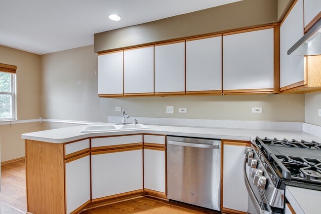 Building Photo - 2492 Dickens Dr